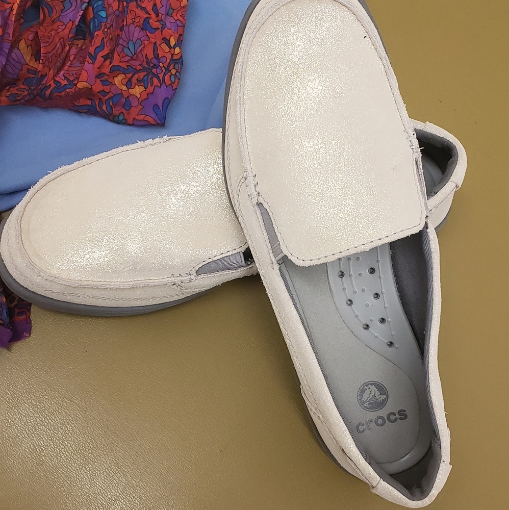 Crocs shimmering sparkle loafers